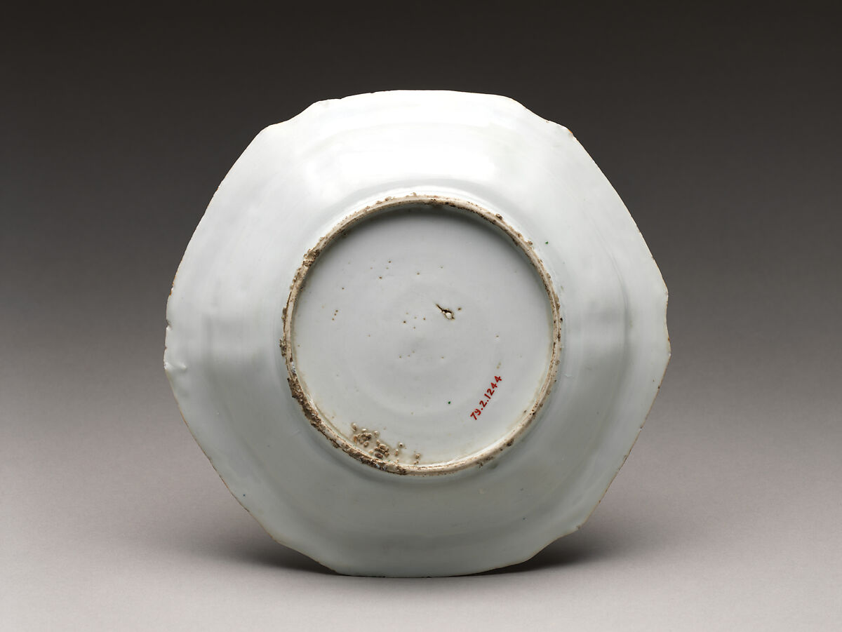 Dish with Heron in Pond, Porcelain painted with colored enamels over transparent glaze (Jingdezhen ware), China