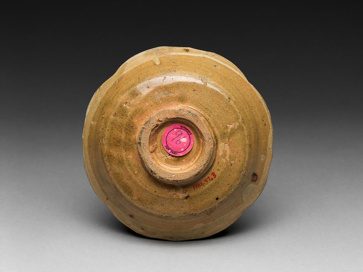 Bowl with bird, Stoneware with painted decoration and yellow glaze (Changsha ware), China