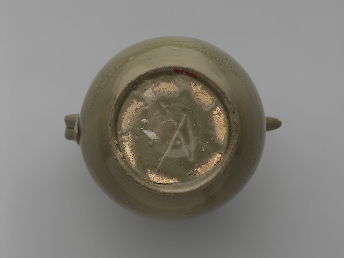 Ewer with Parrots, Stoneware with incised decoration under celadon glaze (Yue ware), China