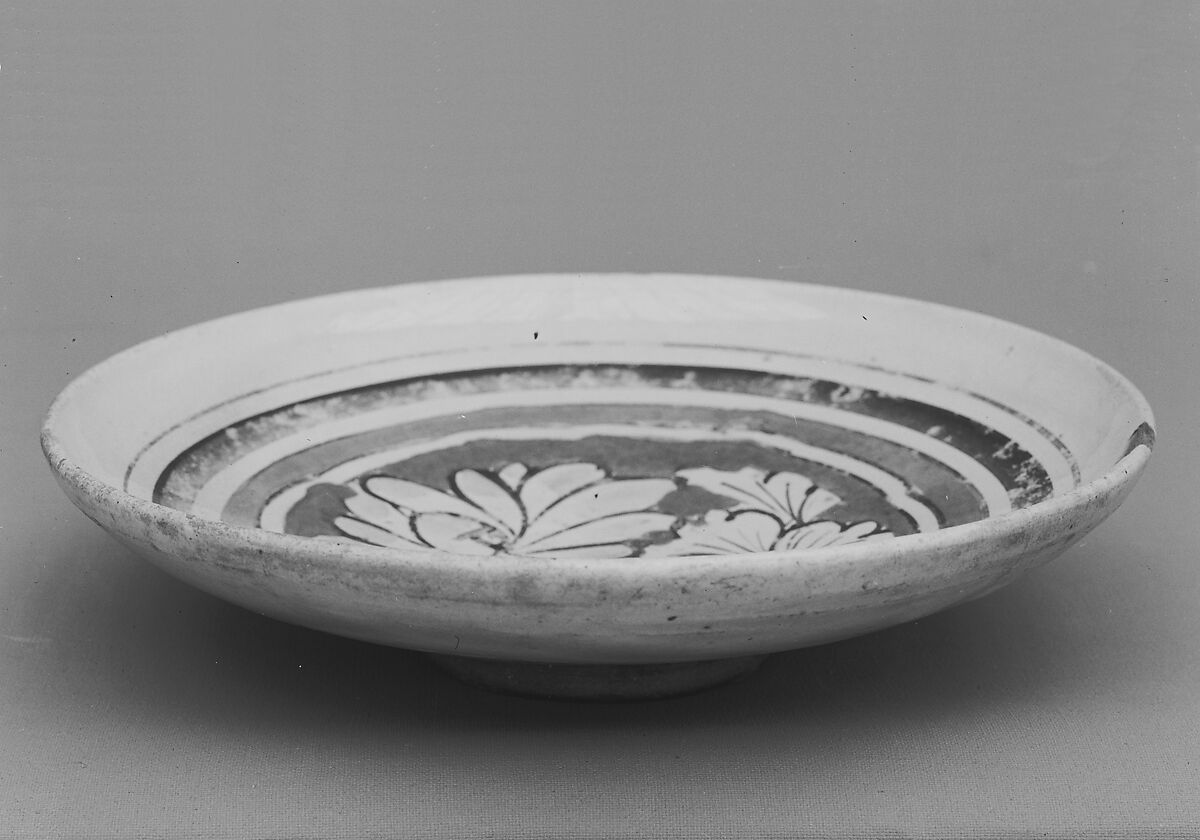 Dish, Stoneware painted in overglaze enamels (Cizhou ware), China