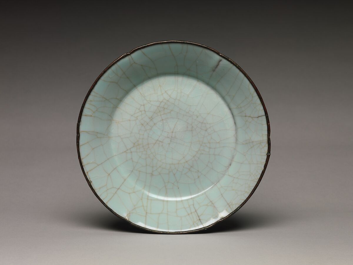 Dish, Stoneware with crackled blue glaze (Guan ware), China 