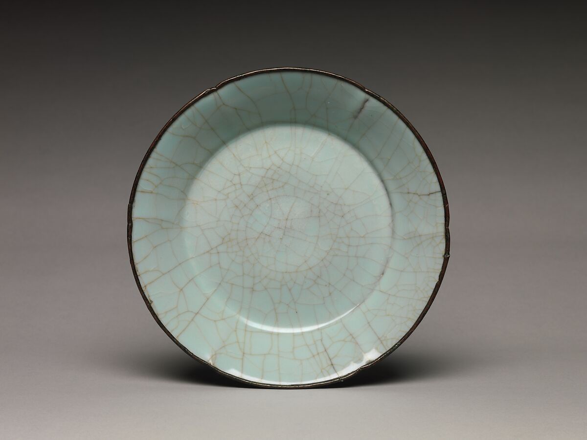 Dish, Stoneware with crackled blue glaze (Guan ware), China