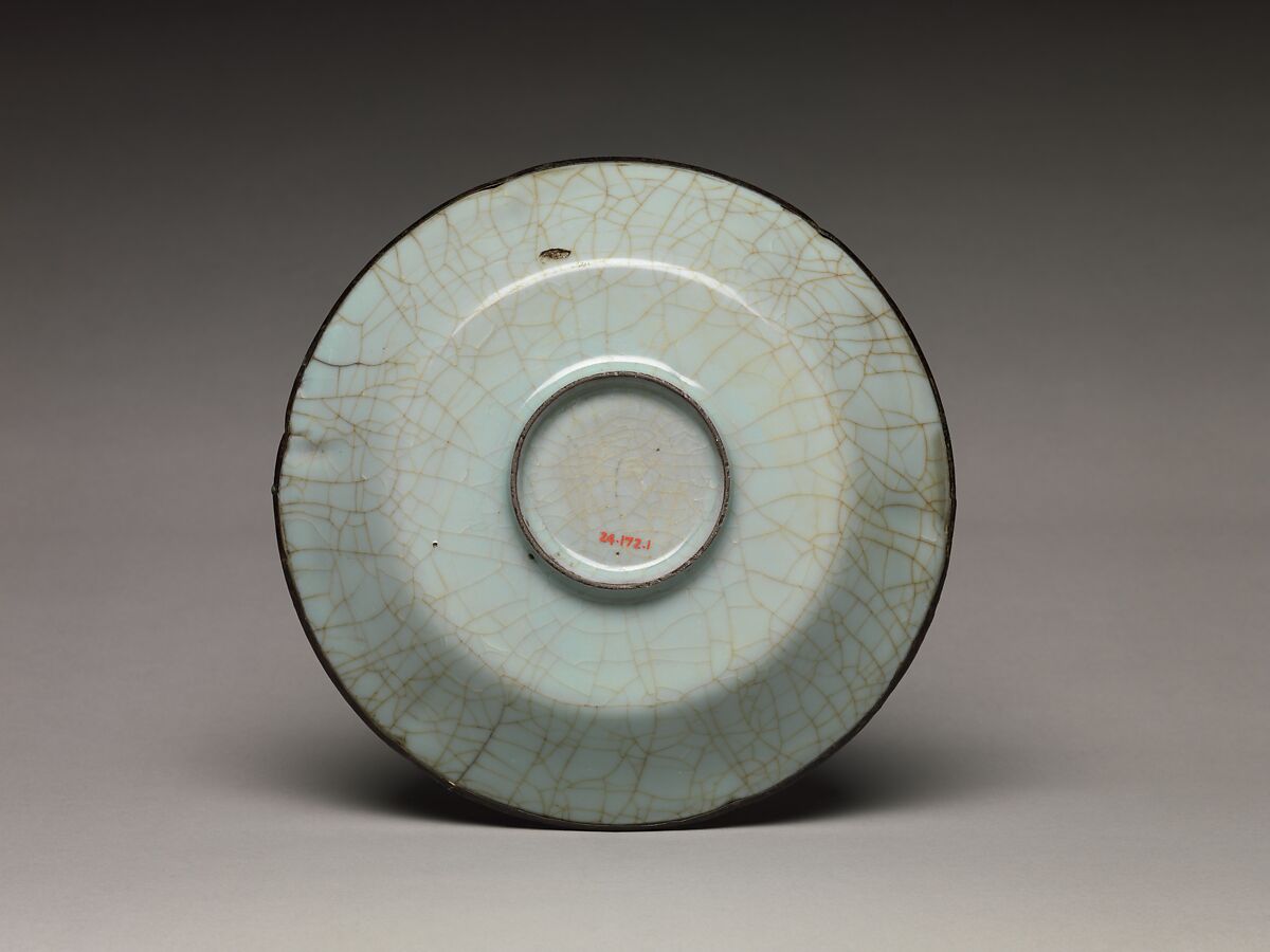 Dish, Stoneware with crackled blue glaze (Guan ware), China