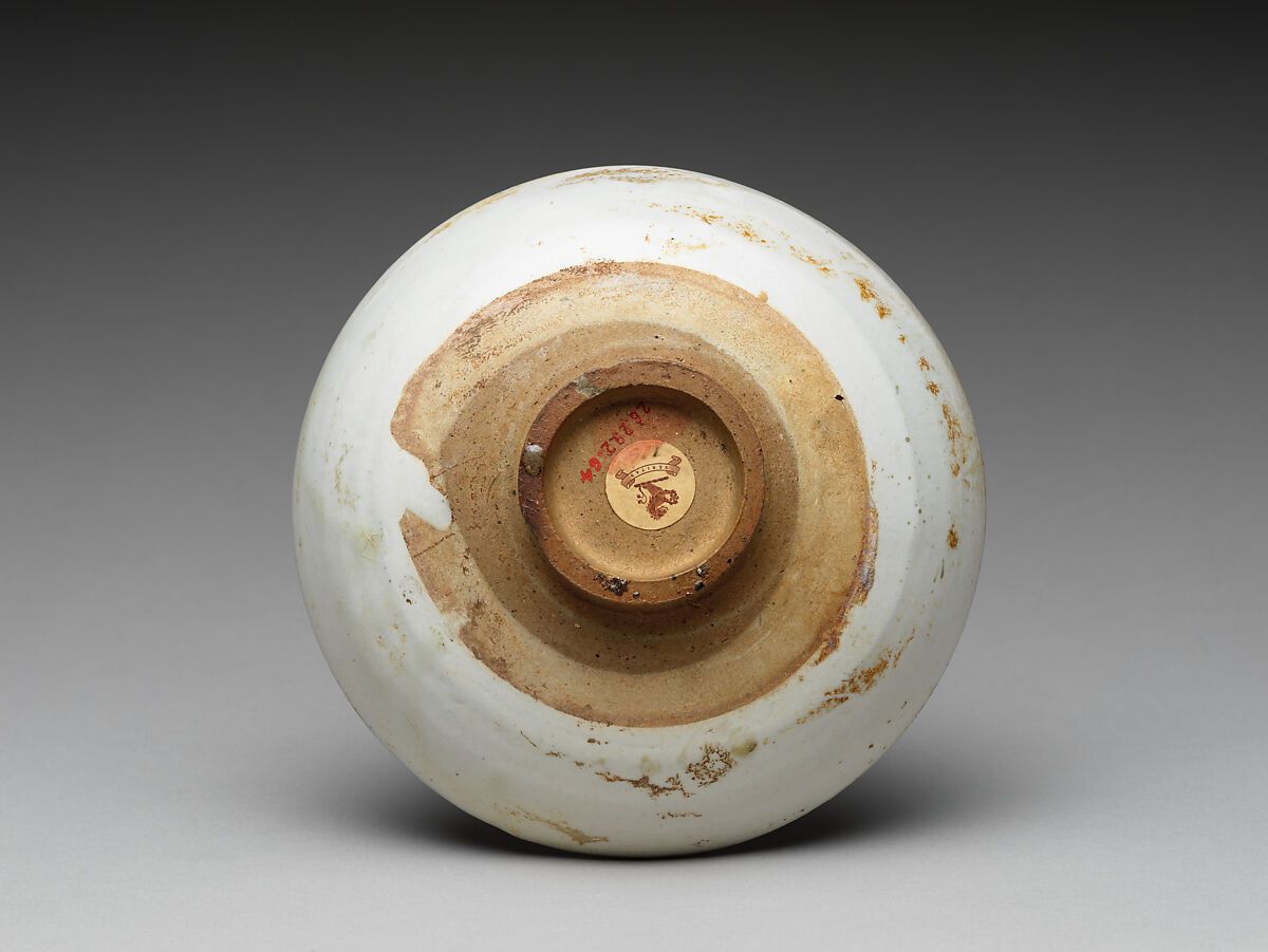 Bowl with peony, Stoneware painted in overglaze enamels (Cizhou ware), China