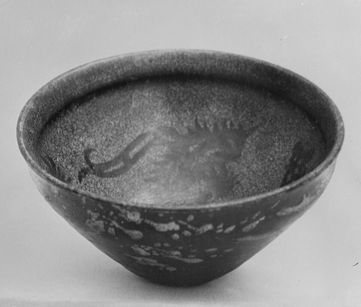 Bowl, Stoneware with dark reserve designs on lighter variegated field; tortoiseshell glaze on reverse (Jizhou ware), China 