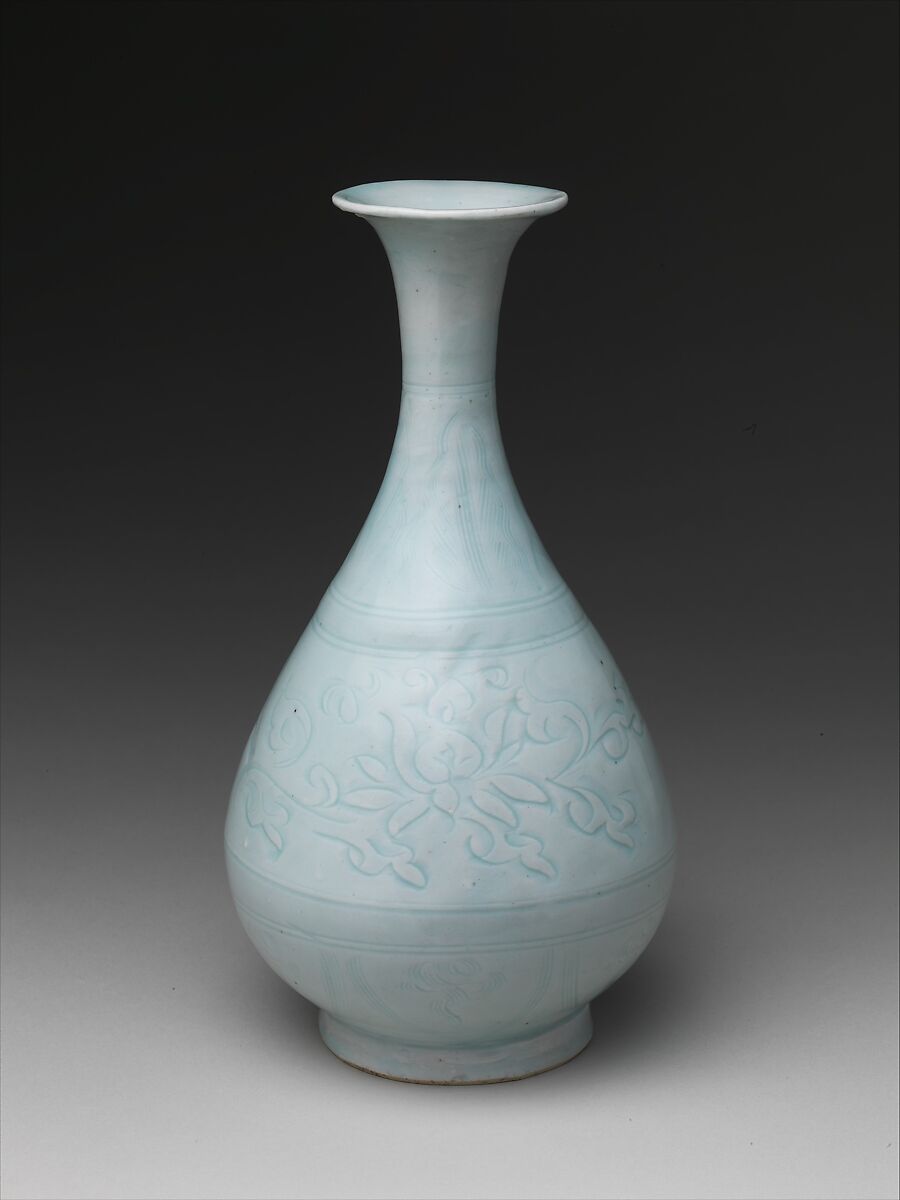 Chinese Old Hutian Kiln Shadow Celadon Glaze Relief Lotus Pattern Porcelain Vase 