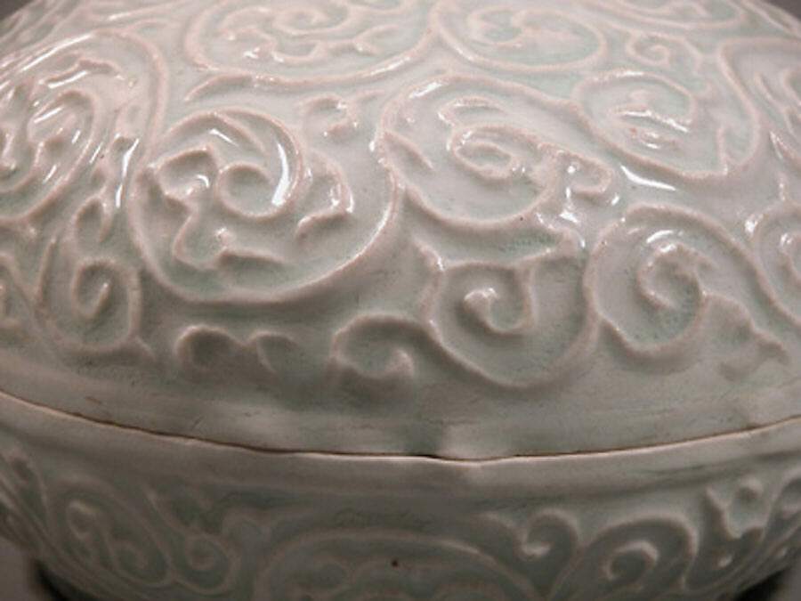 Circular Box and Cover, Porcelaneous stoneware with white glaze, China