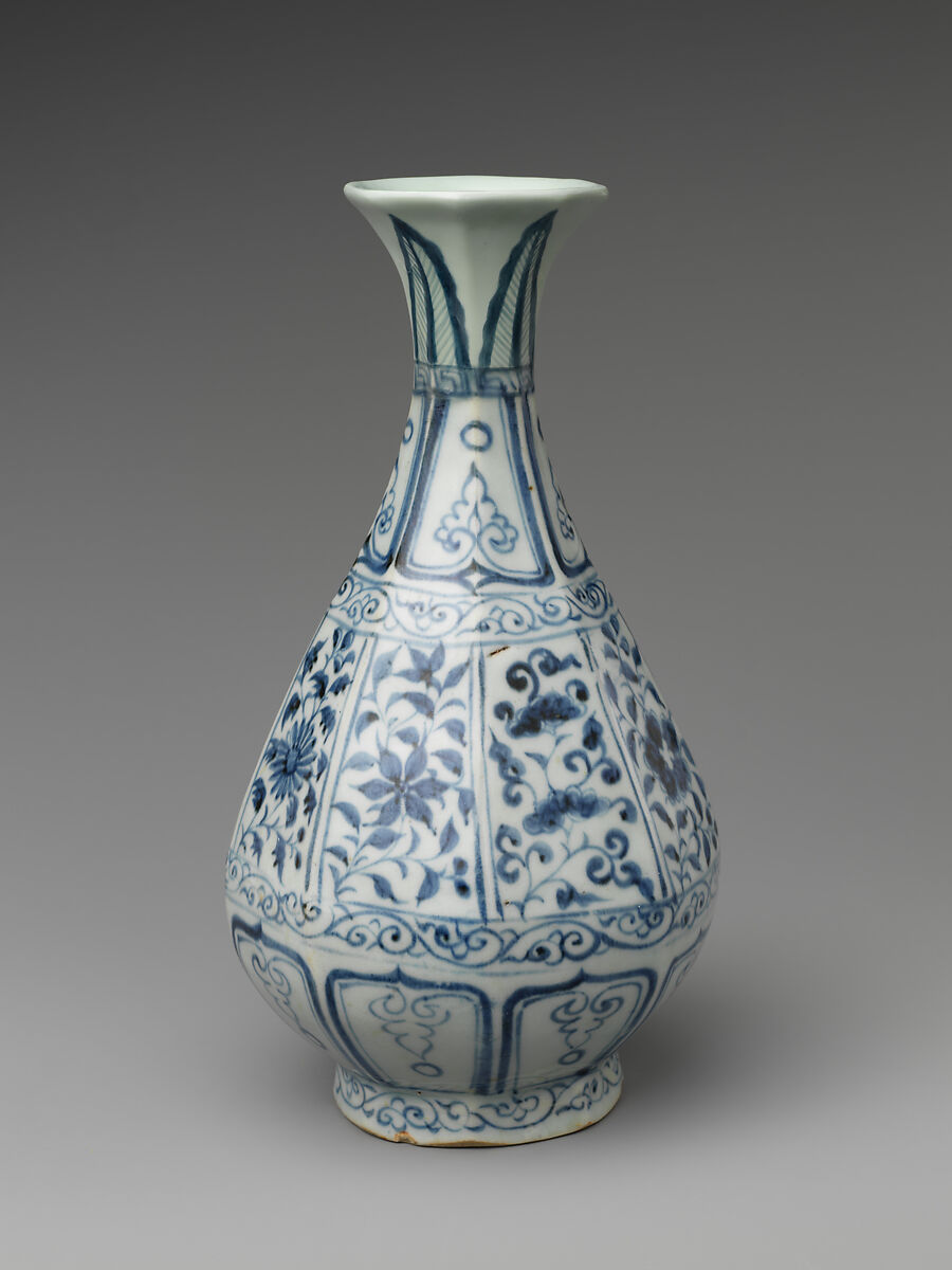 Faceted vase with flowers, Porcelain painted in underglaze cobalt blue (Jingdezhen ware), China