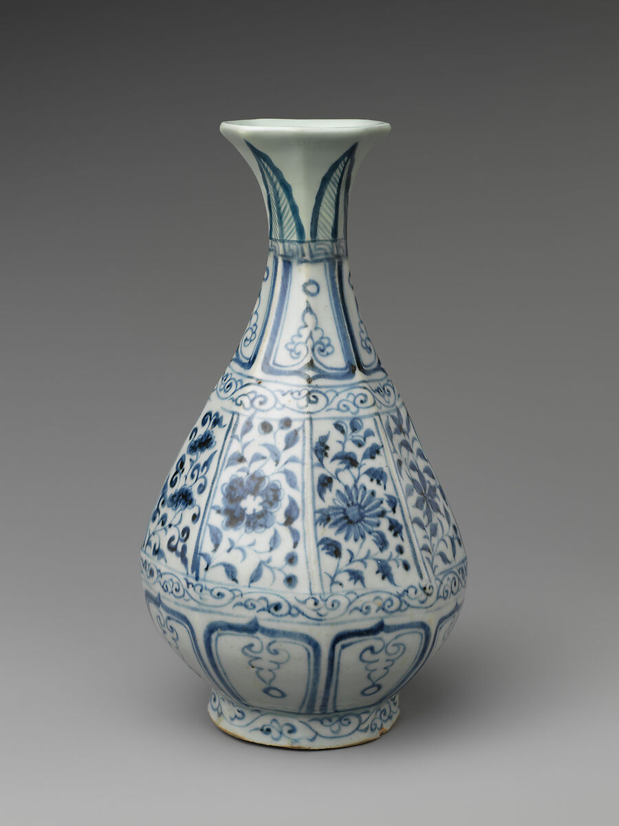 Faceted vase with flowers, Porcelain painted in underglaze cobalt blue (Jingdezhen ware), China