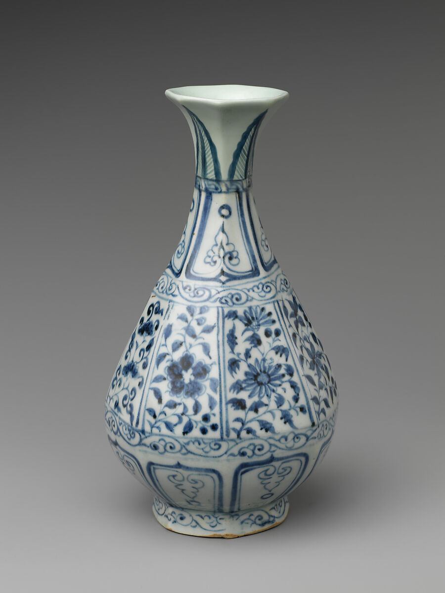 Faceted vase with flowers, Porcelain painted in underglaze cobalt blue (Jingdezhen ware), China