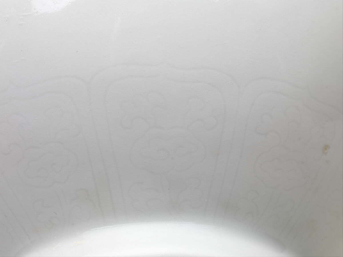 Monk’s cap ewer, Porcelain with incised hidden (anhua) decoration under transparent glaze (Jingdezhen ware), China