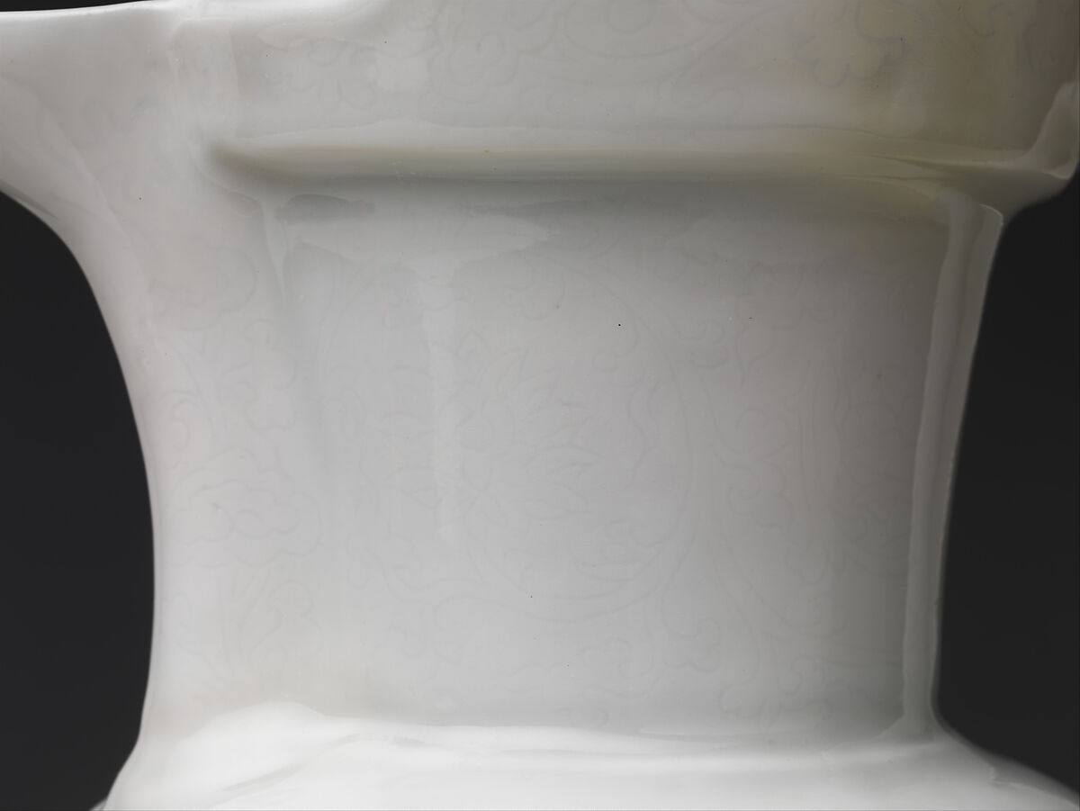 Monk’s cap ewer, Porcelain with incised hidden (anhua) decoration under transparent glaze (Jingdezhen ware), China