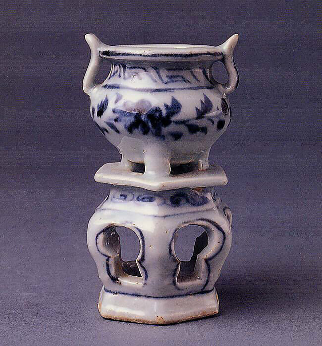 Censer on Attached Stand, Porcelain painted in underglaze blue, China 