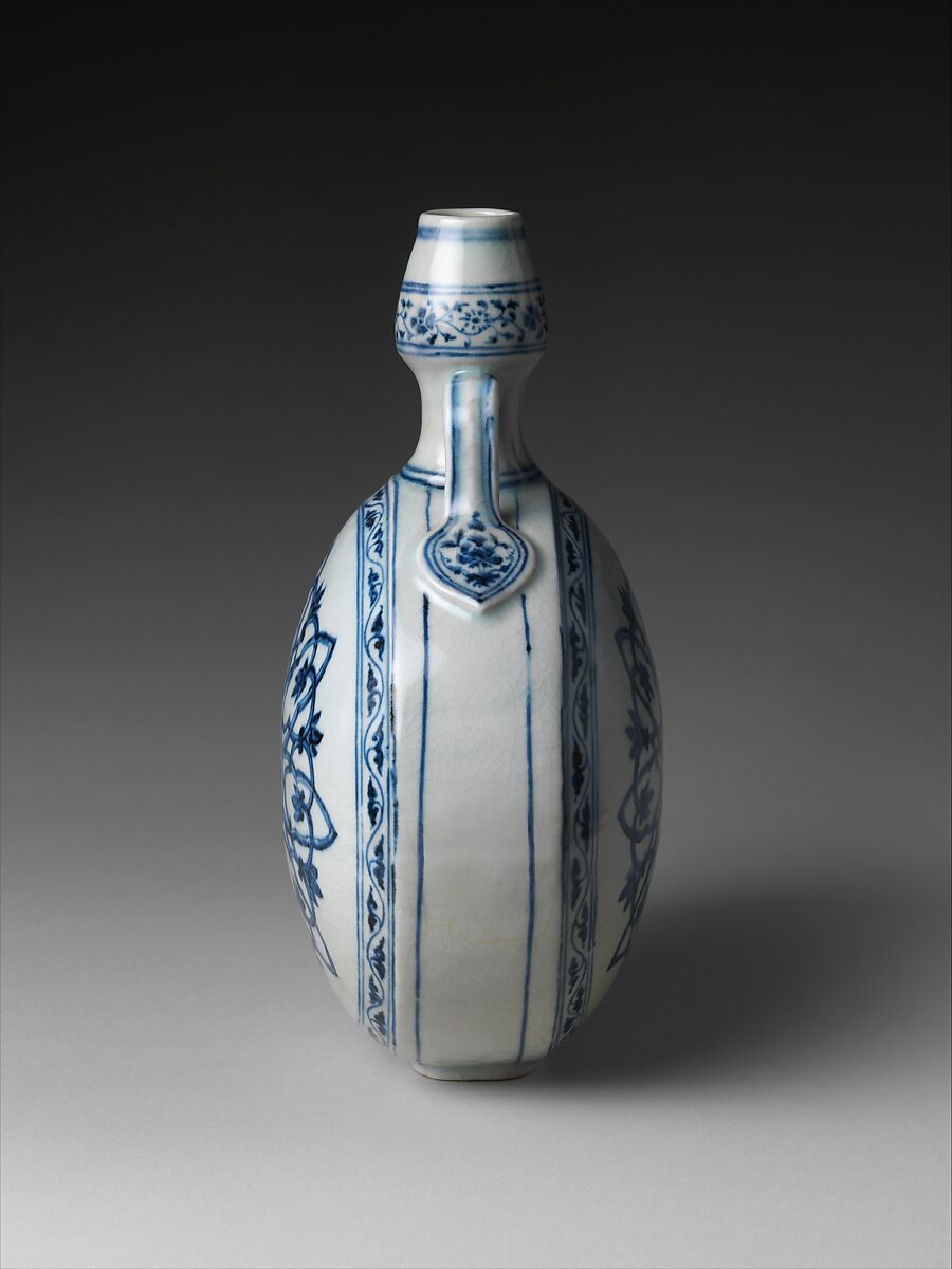 Flask with Medallion, Porcelain painted with cobalt blue under transparent glaze (Jingdezhen ware), China
