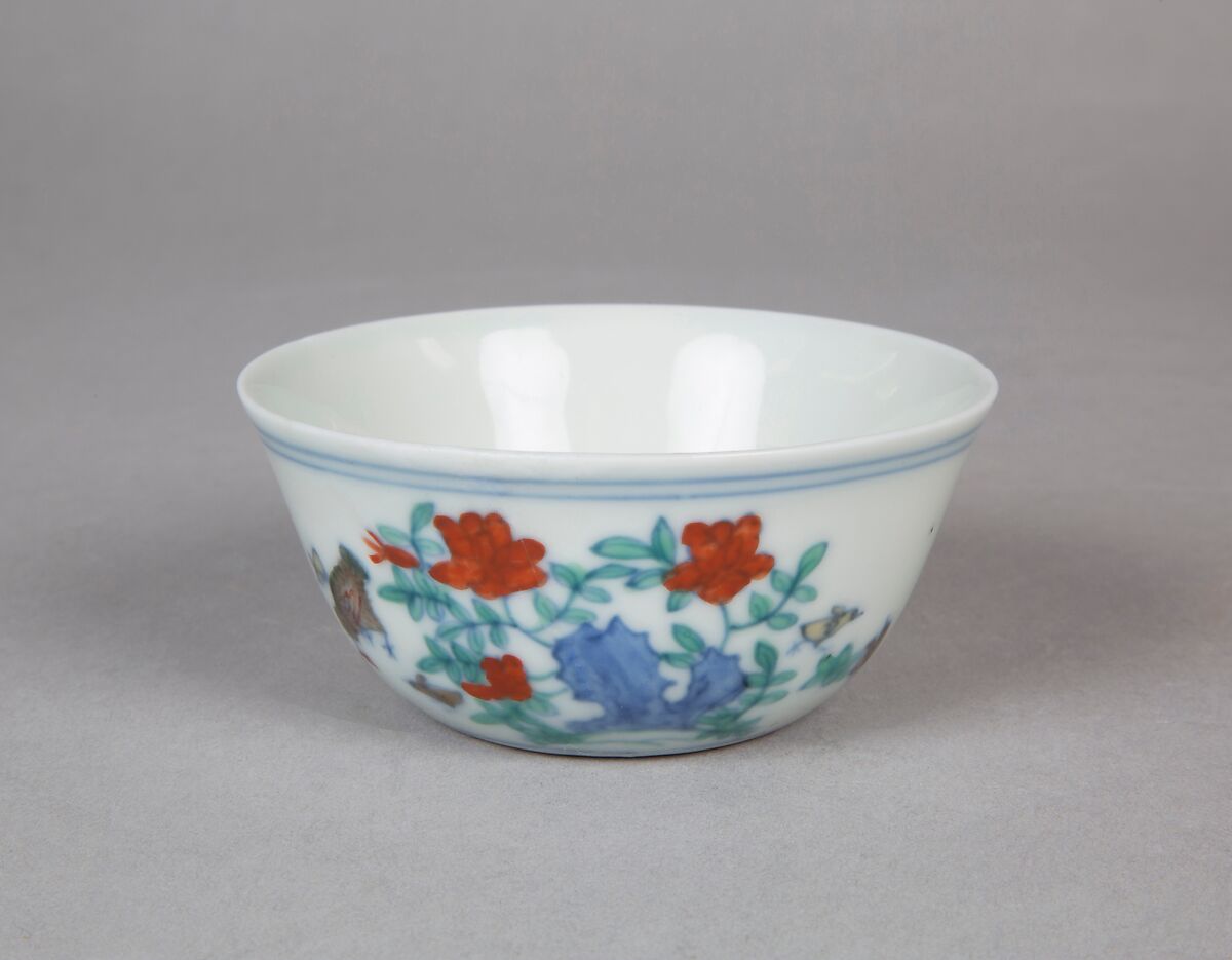 Chicken cup, Porcelain painted in underglaze cobalt blue and overglaze colored enamel (Jingdezhen ware), China