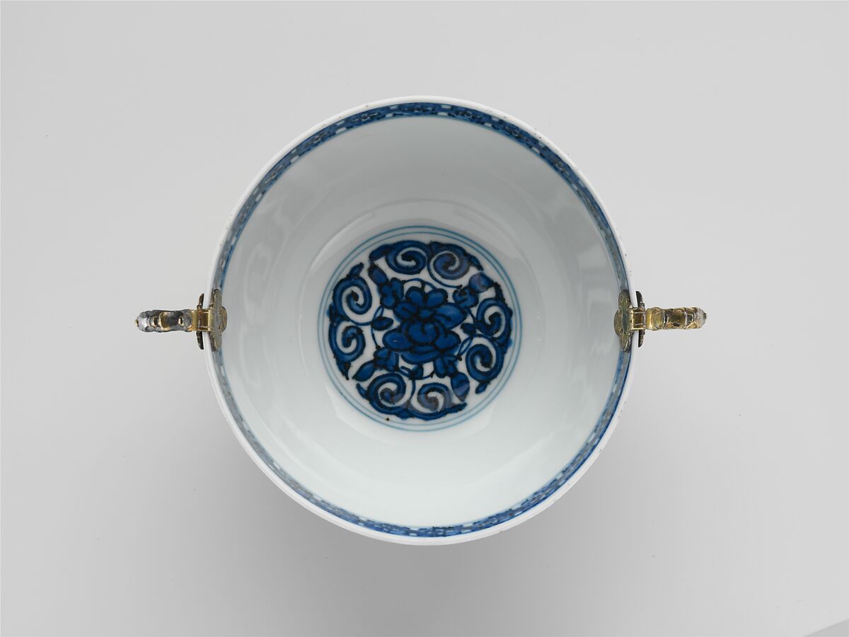 Bowl with Stylized Leaves, Porcelain painted with cobalt blue under transparent glaze in interior and blue glaze and gold on exterior (Jingdezhen ware); English gilt silver mount, ca. 1590–1610, China