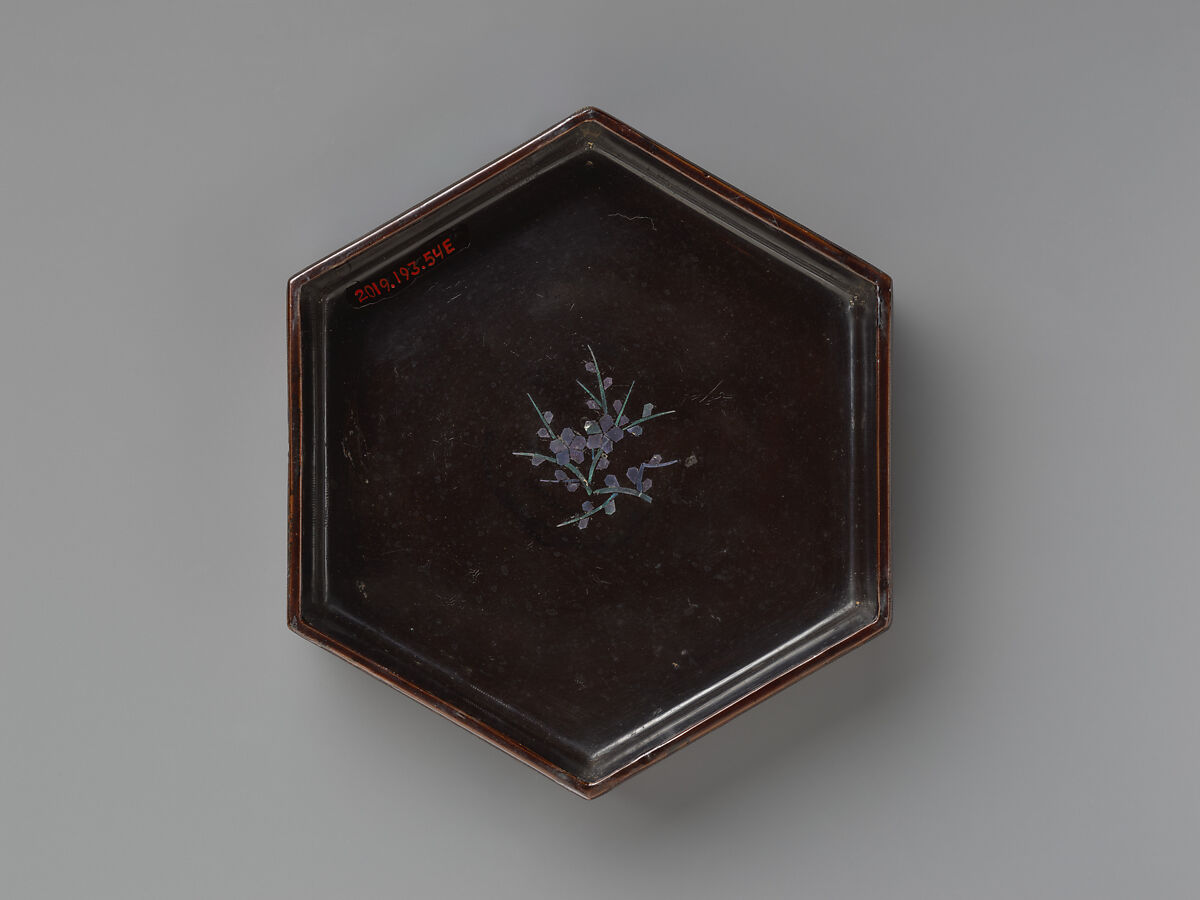 Set of hexagonal stacked boxes, Black lacquer with mother-of-pearl inlay, Japan (Ryūkyū Islands)