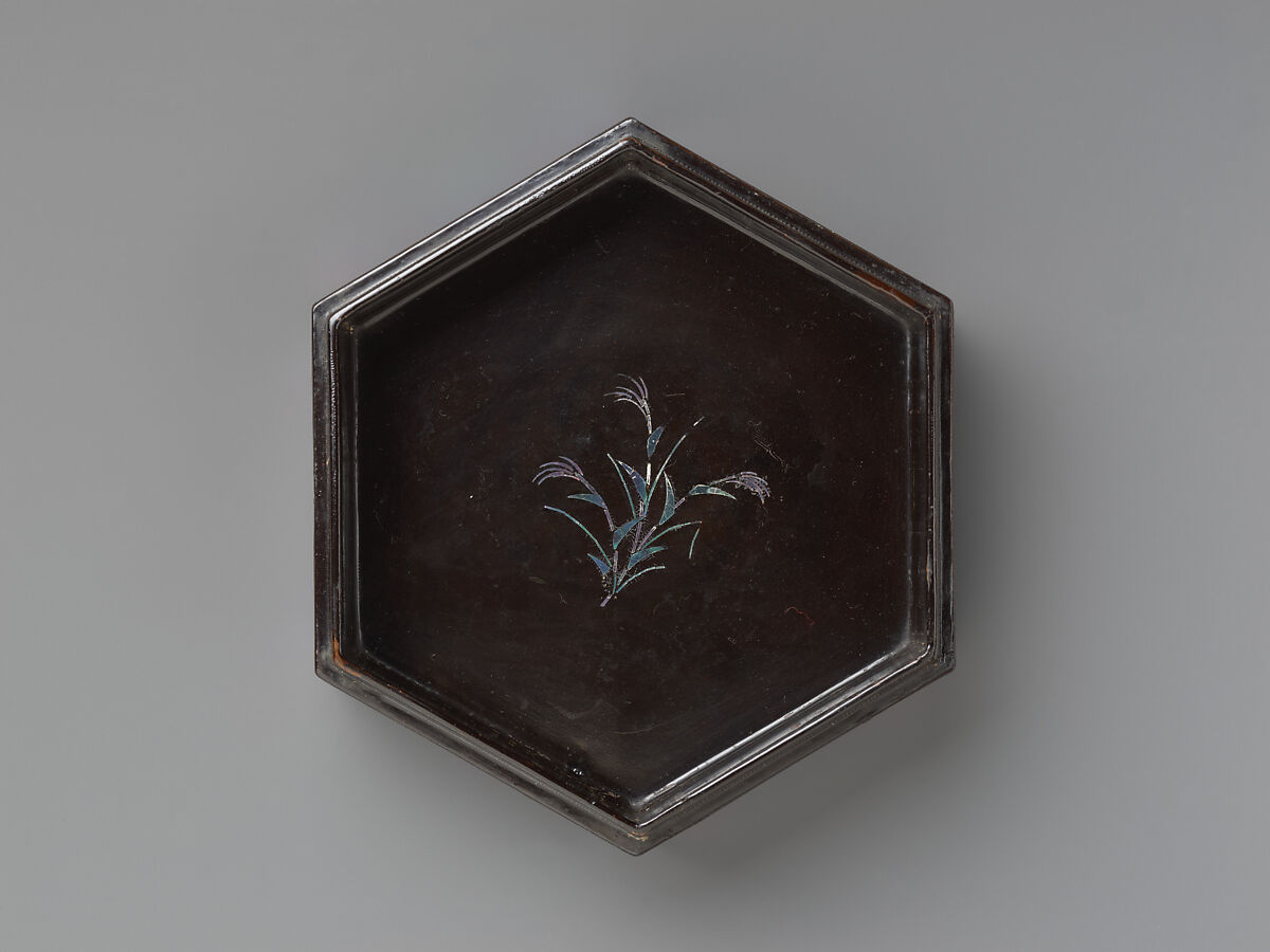 Set of hexagonal stacked boxes, Black lacquer with mother-of-pearl inlay, Japan (Ryūkyū Islands)