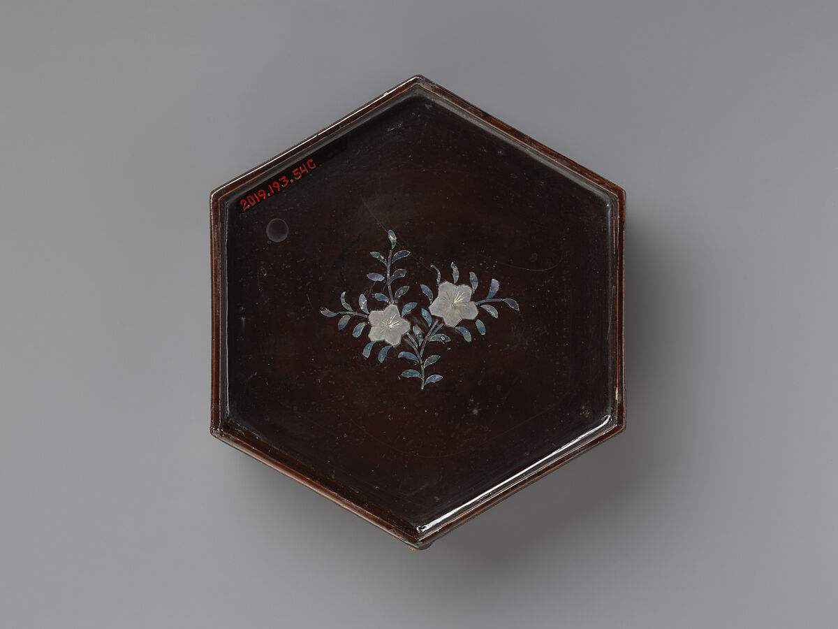 Set of hexagonal stacked boxes, Black lacquer with mother-of-pearl inlay, Japan (Ryūkyū Islands)