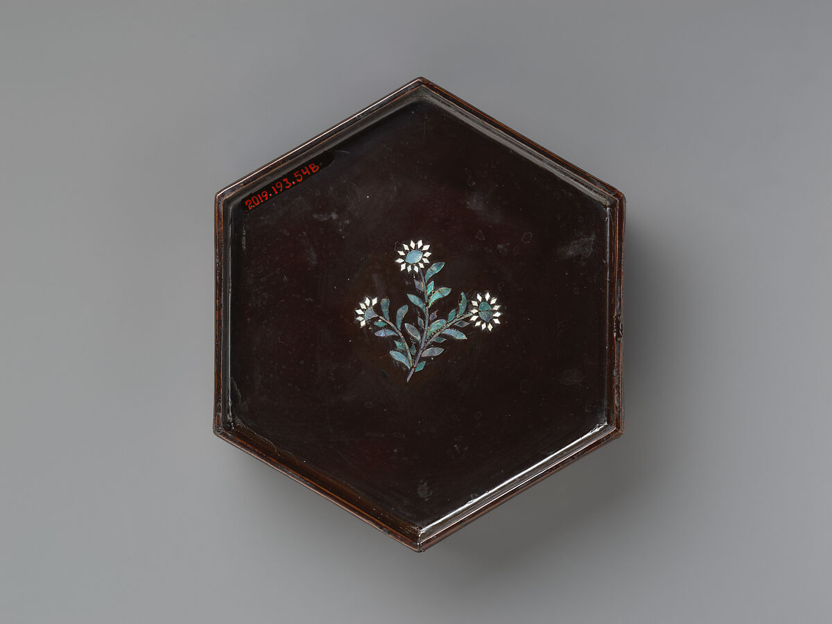 Set of hexagonal stacked boxes, Black lacquer with mother-of-pearl inlay, Japan (Ryūkyū Islands)