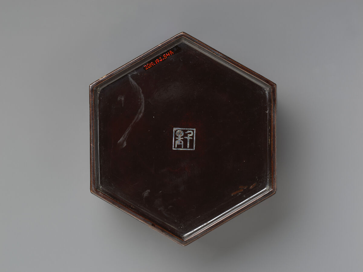 Set of hexagonal stacked boxes, Black lacquer with mother-of-pearl inlay, Japan (Ryūkyū Islands)
