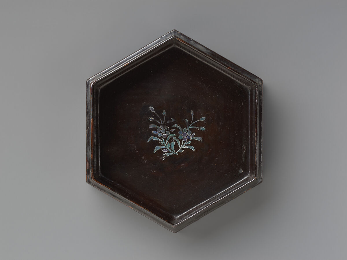 Set of hexagonal stacked boxes, Black lacquer with mother-of-pearl inlay, Japan (Ryūkyū Islands)