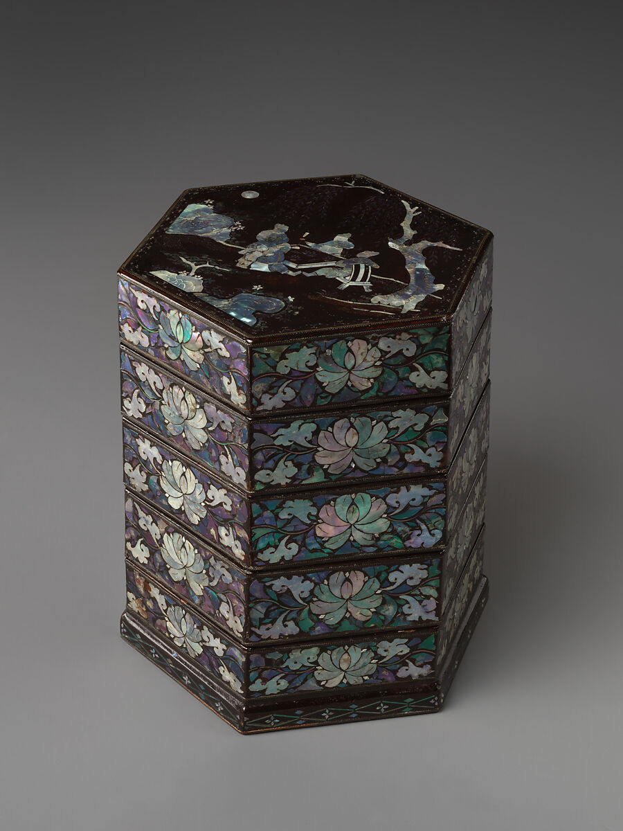 Set of hexagonal stacked boxes, Black lacquer with mother-of-pearl inlay, Japan (Ryūkyū Islands) 