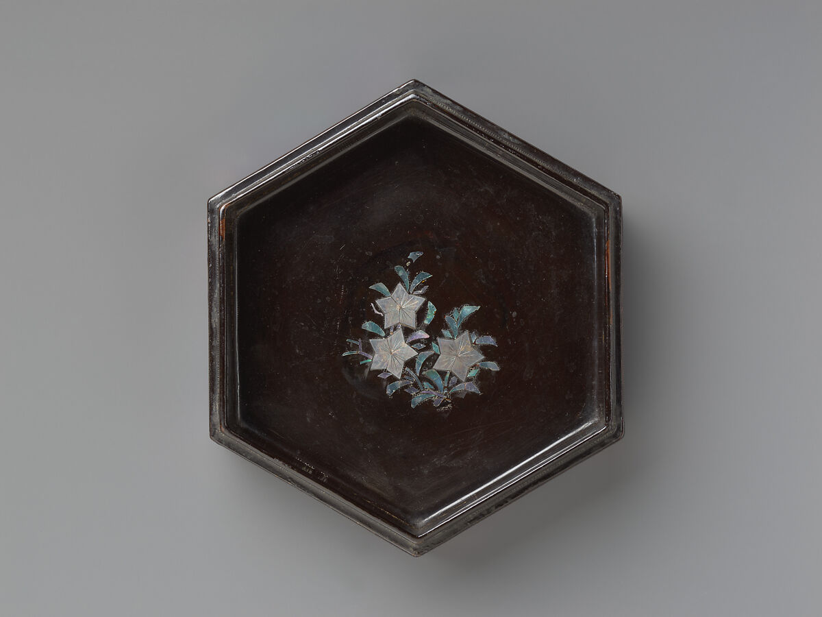 Set of hexagonal stacked boxes, Black lacquer with mother-of-pearl inlay, Japan (Ryūkyū Islands)