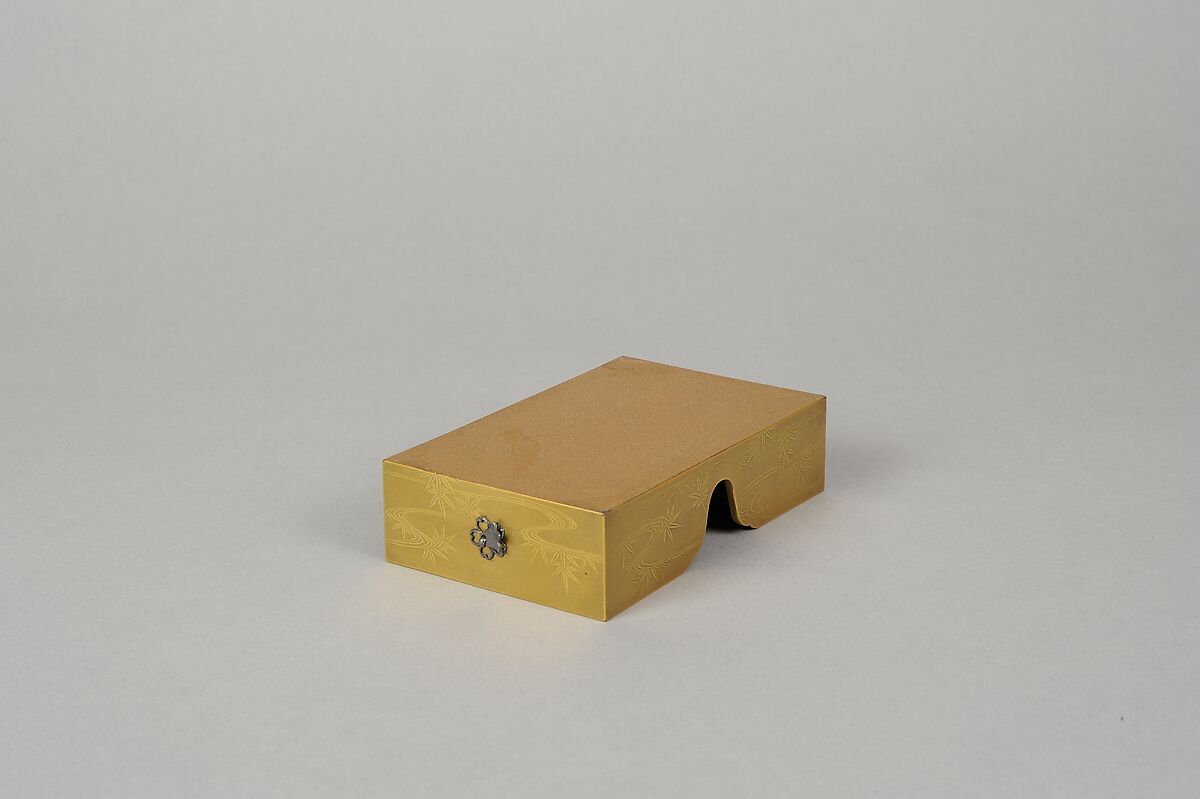 Small Chest, Gold, silver hiramaki-e, takamaki-e, cut-out gold foil application on gold ground, Japan