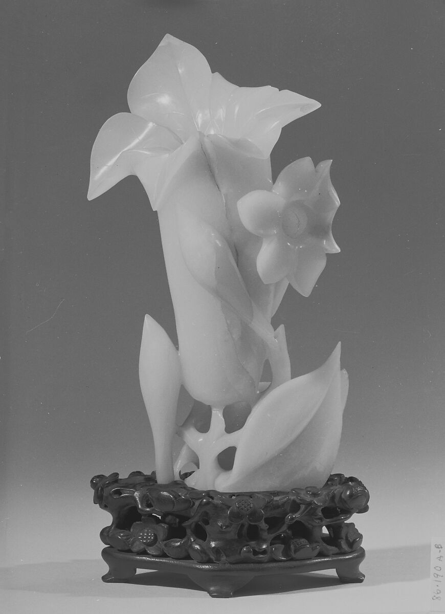 Vase in the shape of a magnolia, Jade (nephrite), China 