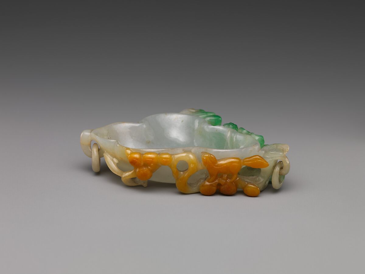 Dish with grapes and squirrels, Jade (jadeite), China 