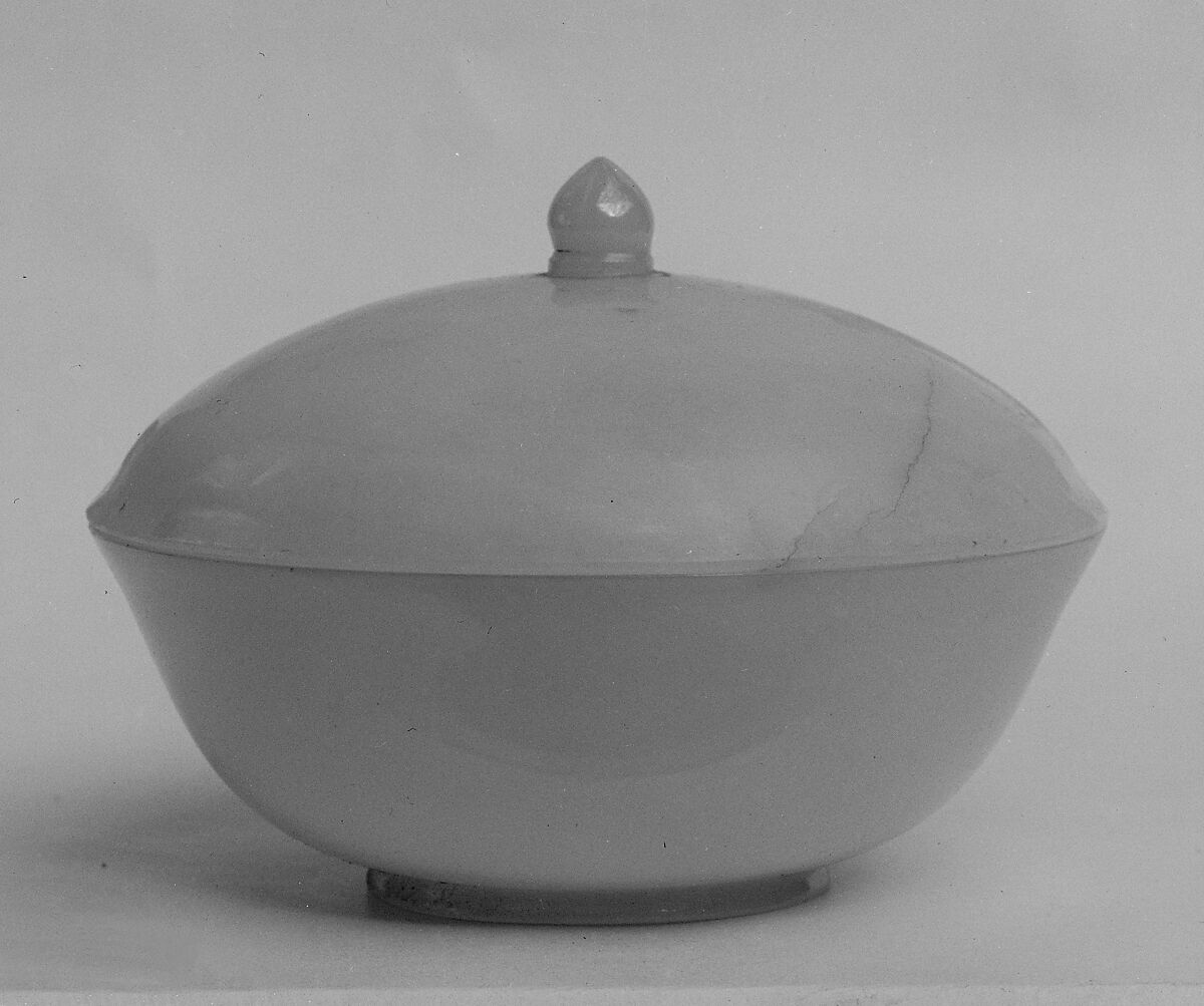 Covered bowl, White jadeite, China 
