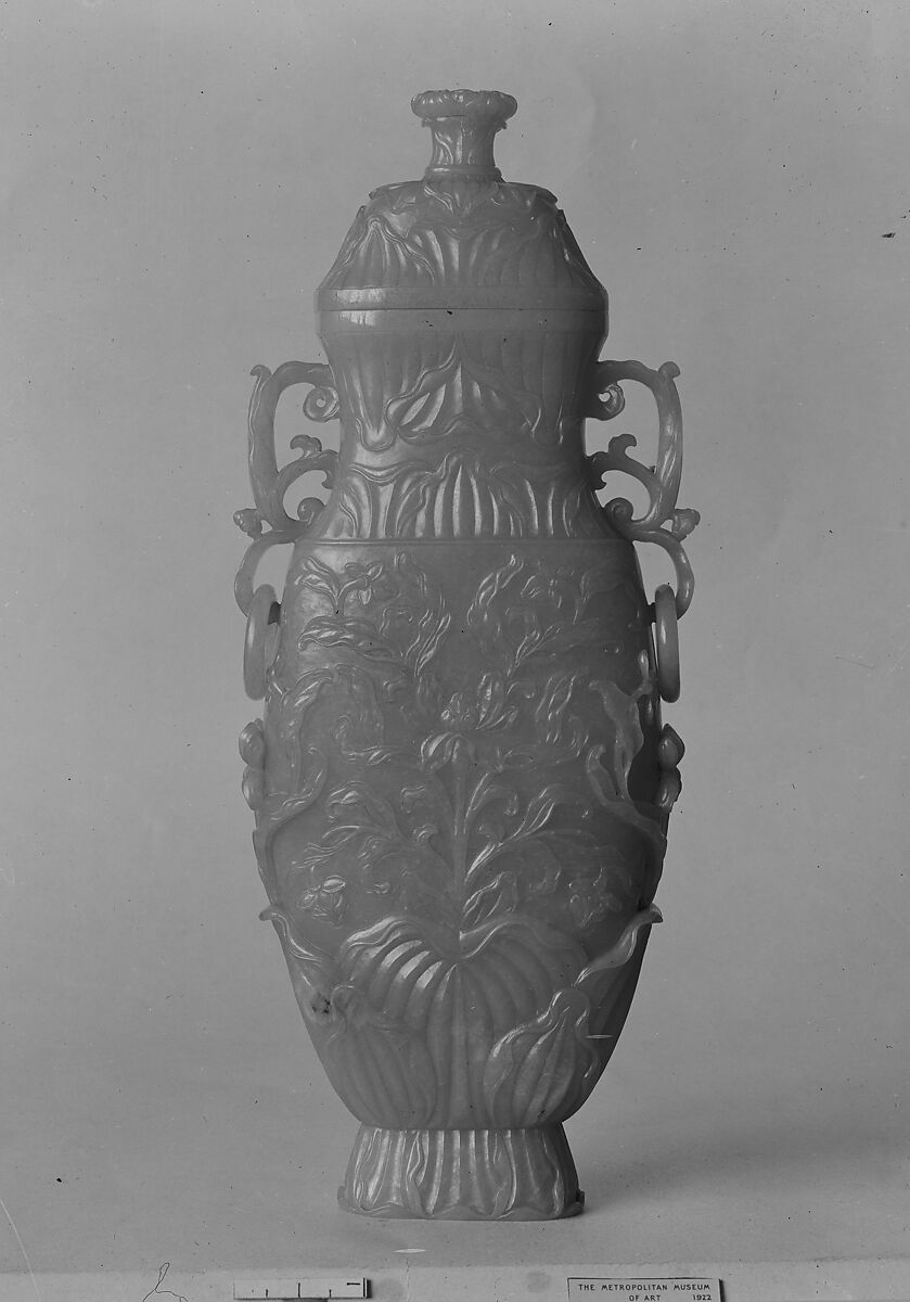 Covered vase, Nephrite, China 