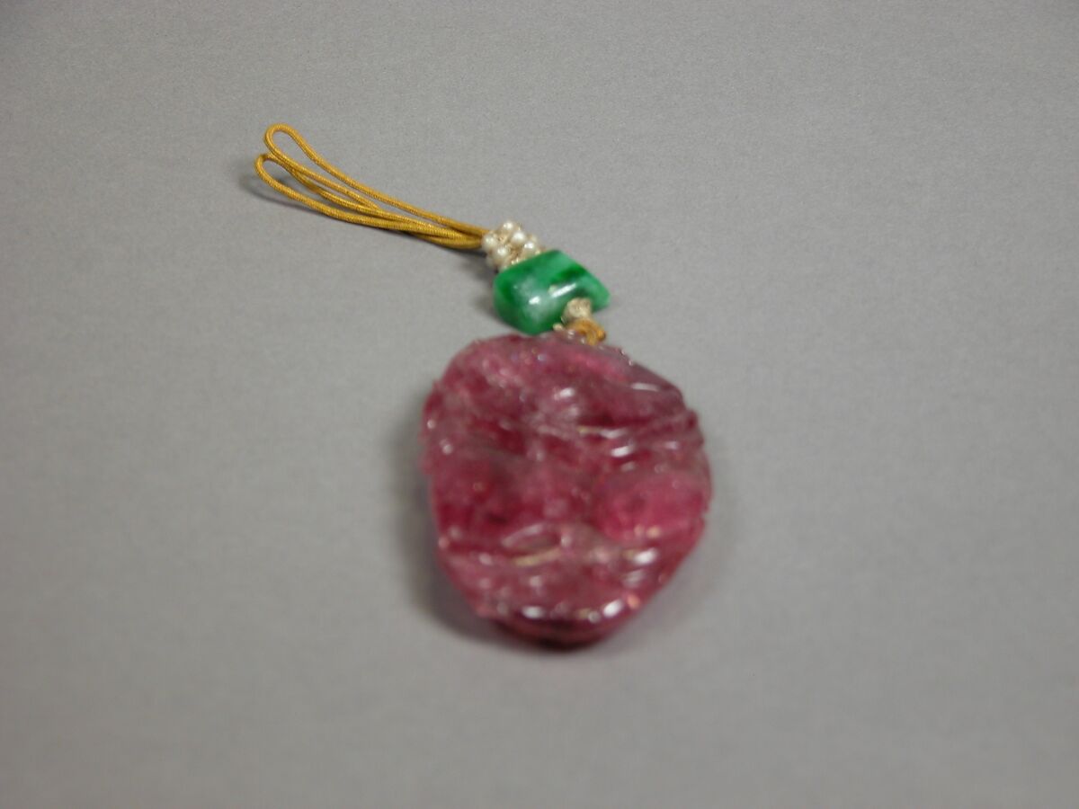 Pendant with floral designs, Tourmaline, China