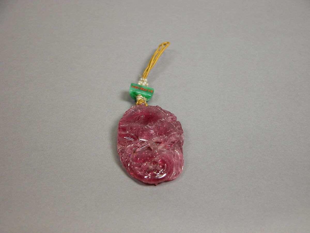 Pendant with floral designs, Tourmaline, China 