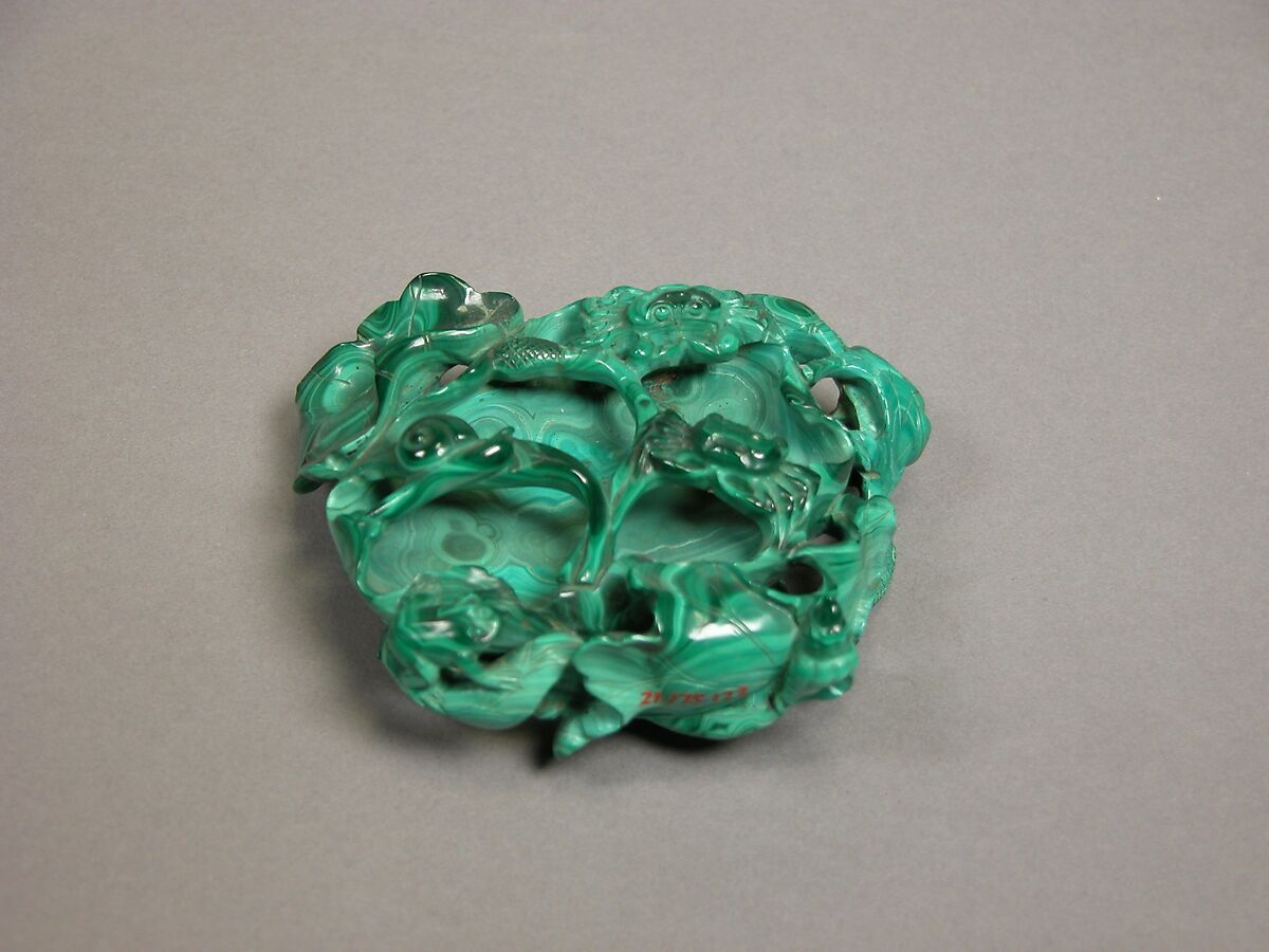 Dish with frog and crab, Malachite, China 