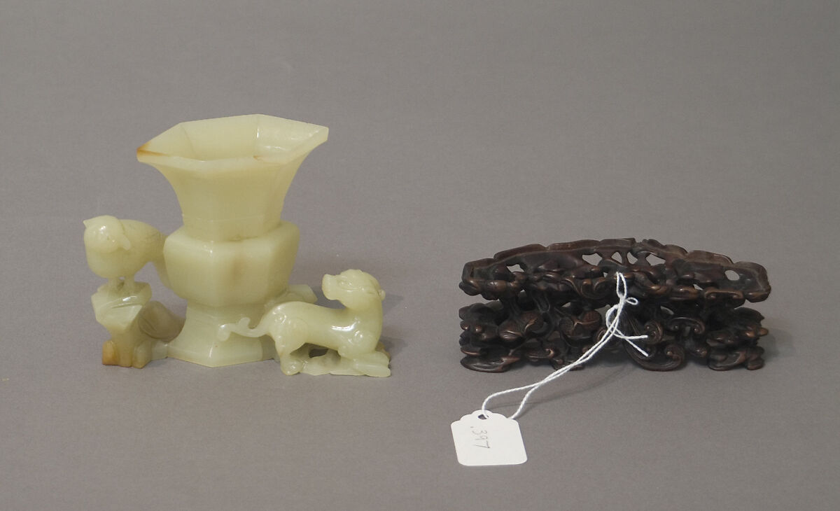 Flower vase, Nephrite, pale yellow of waxy aspect tinged in places with light brown, China