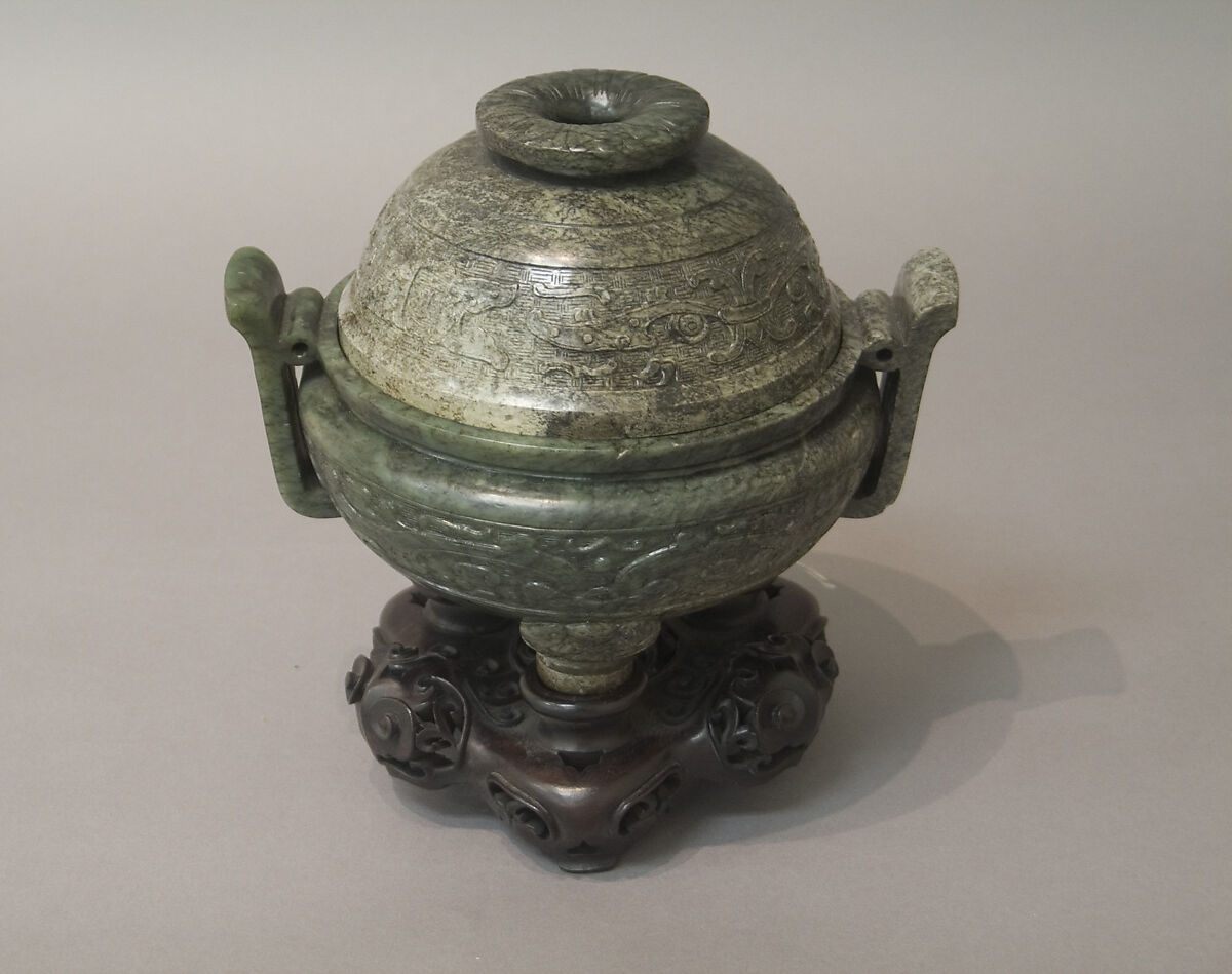 Incense burner with cover, Nephrite, spinach-green with network of black veins, mostly changed to grayish ash tints by calcination, China 