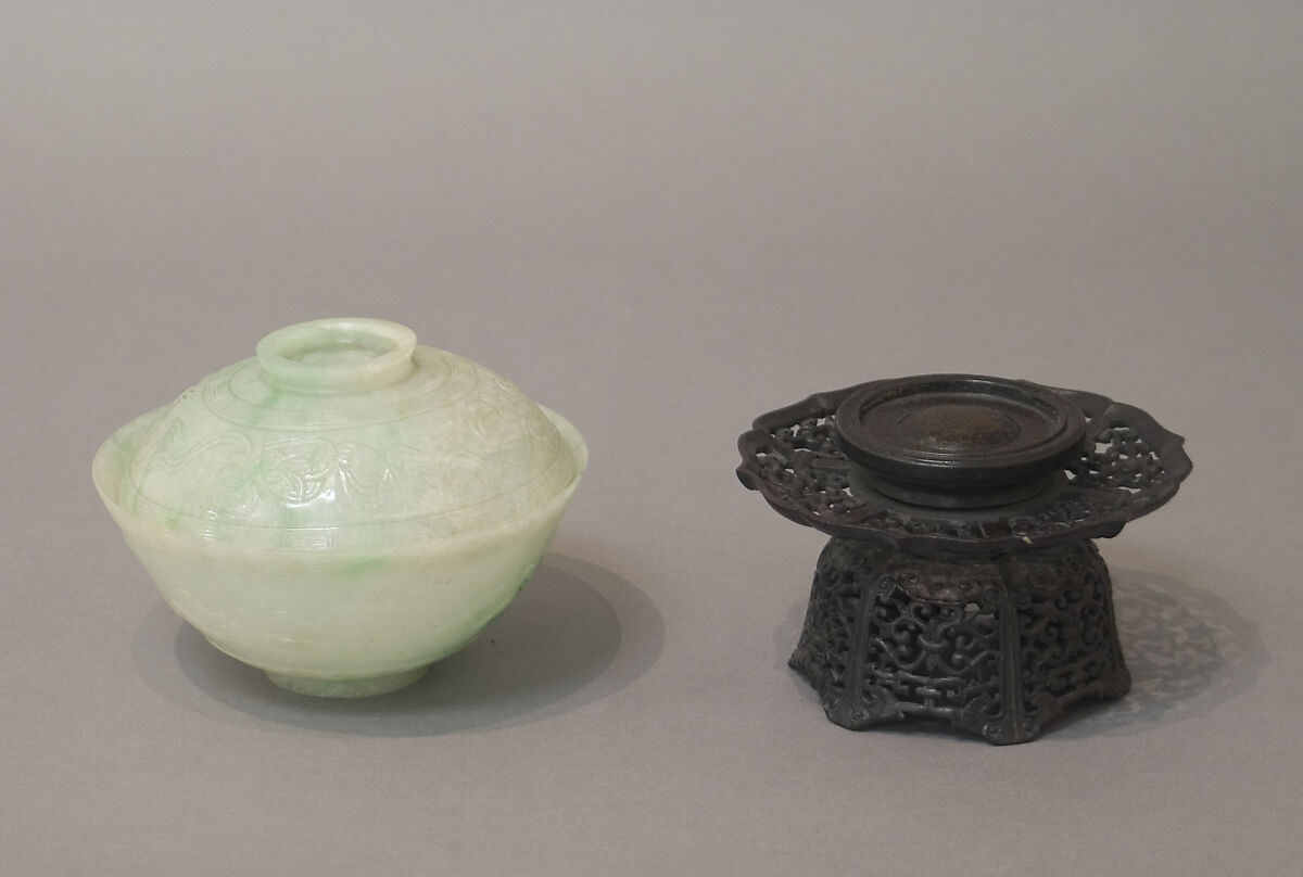 Cup with cover, Jadeite, white with veins and cloudings of emerald-green, China