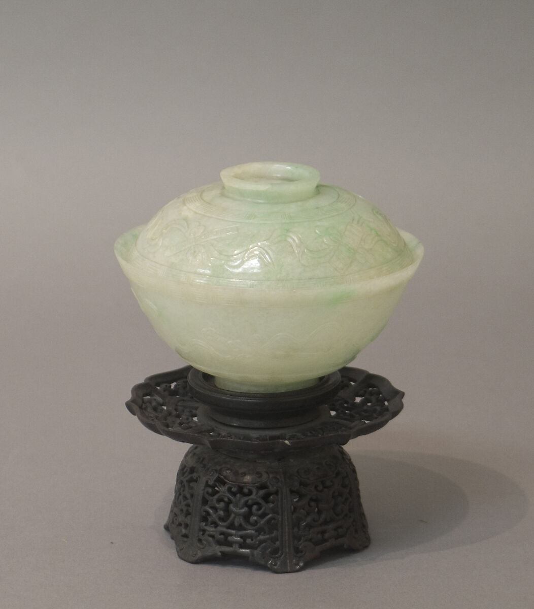 Cup with cover, Jadeite, white with veins and cloudings of emerald-green, China