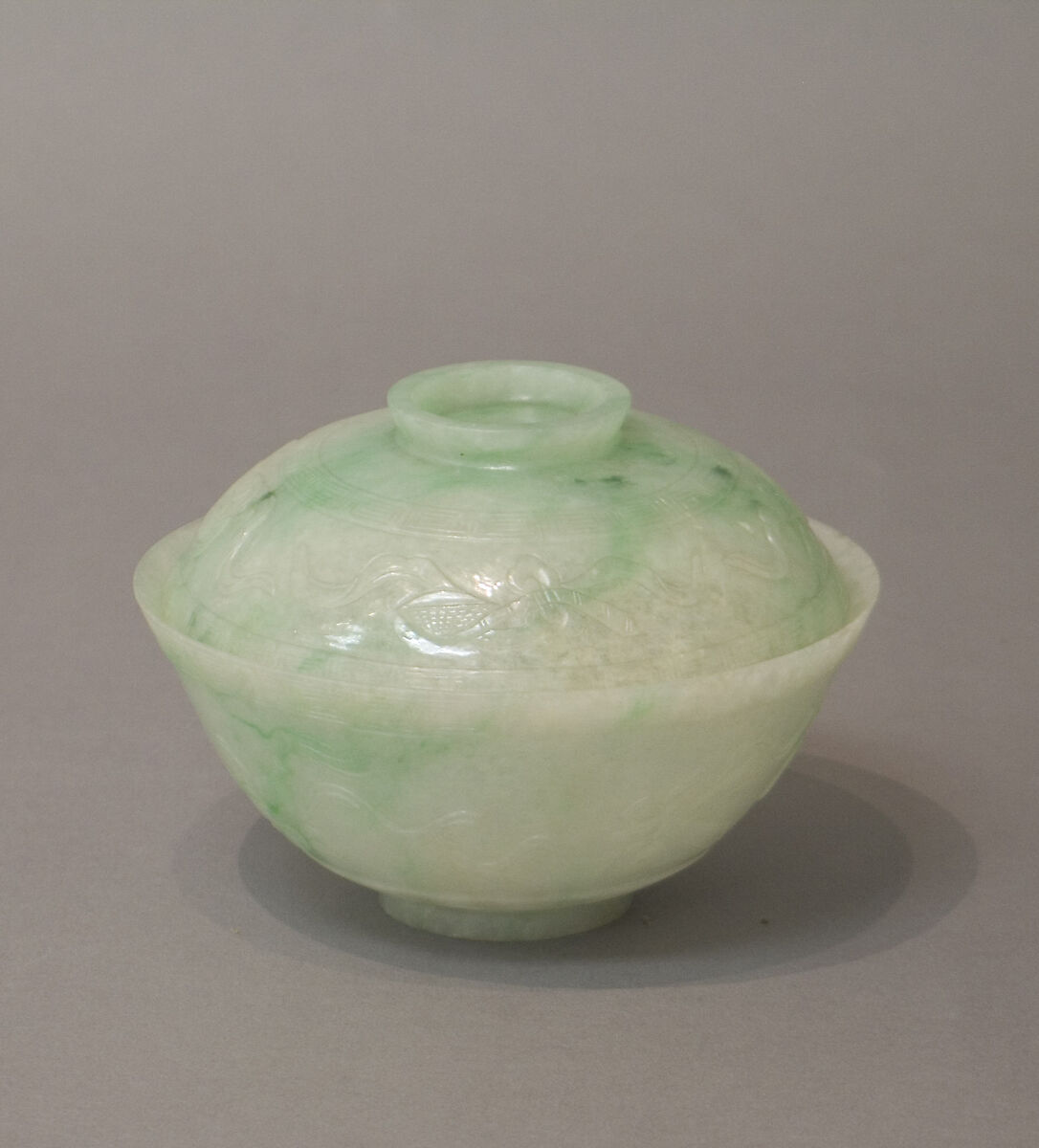 Cup with cover, Jadeite, white with veins and cloudings of emerald-green, China 