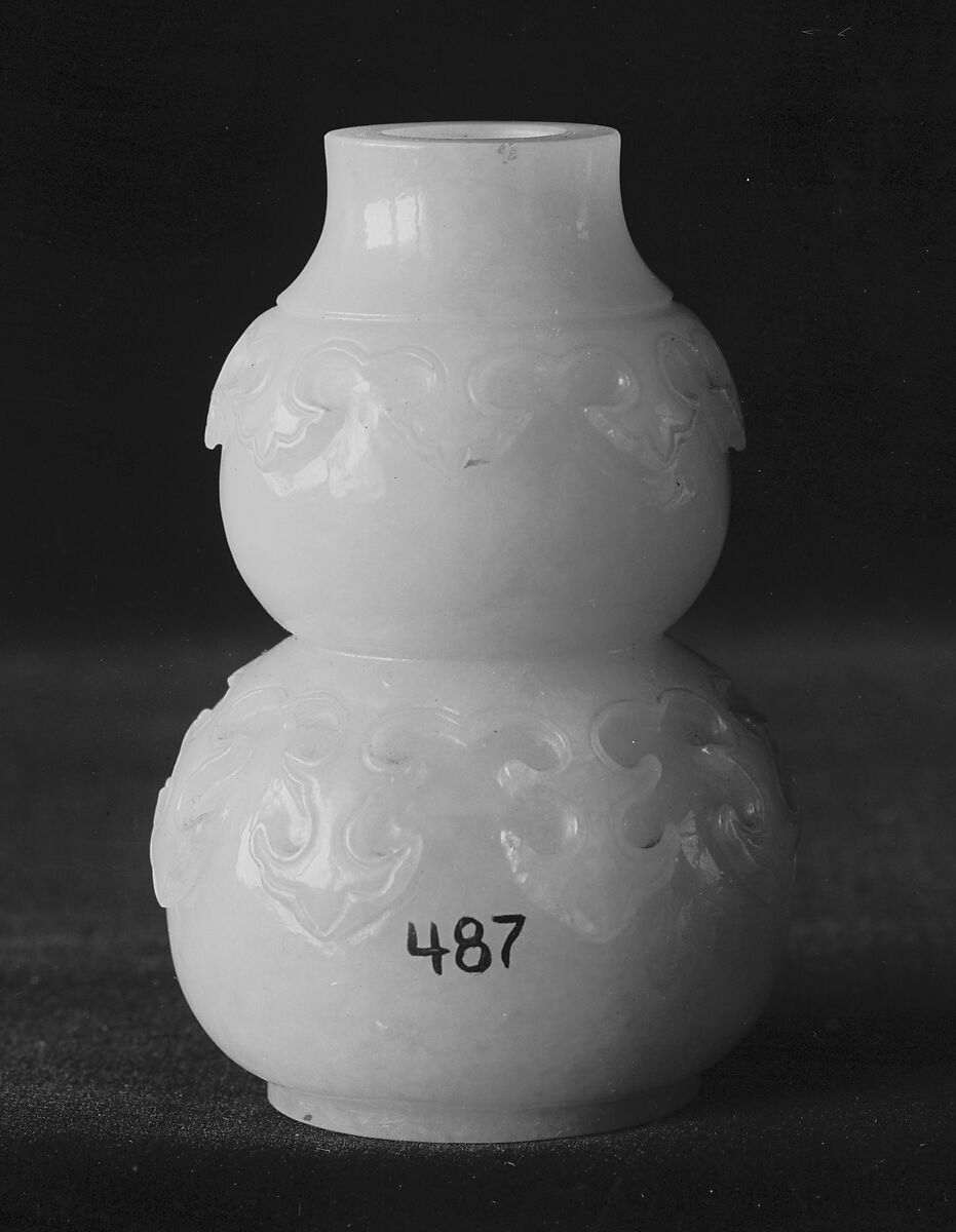 Double-Gourd Vase, Jadeite, light lavender, China 