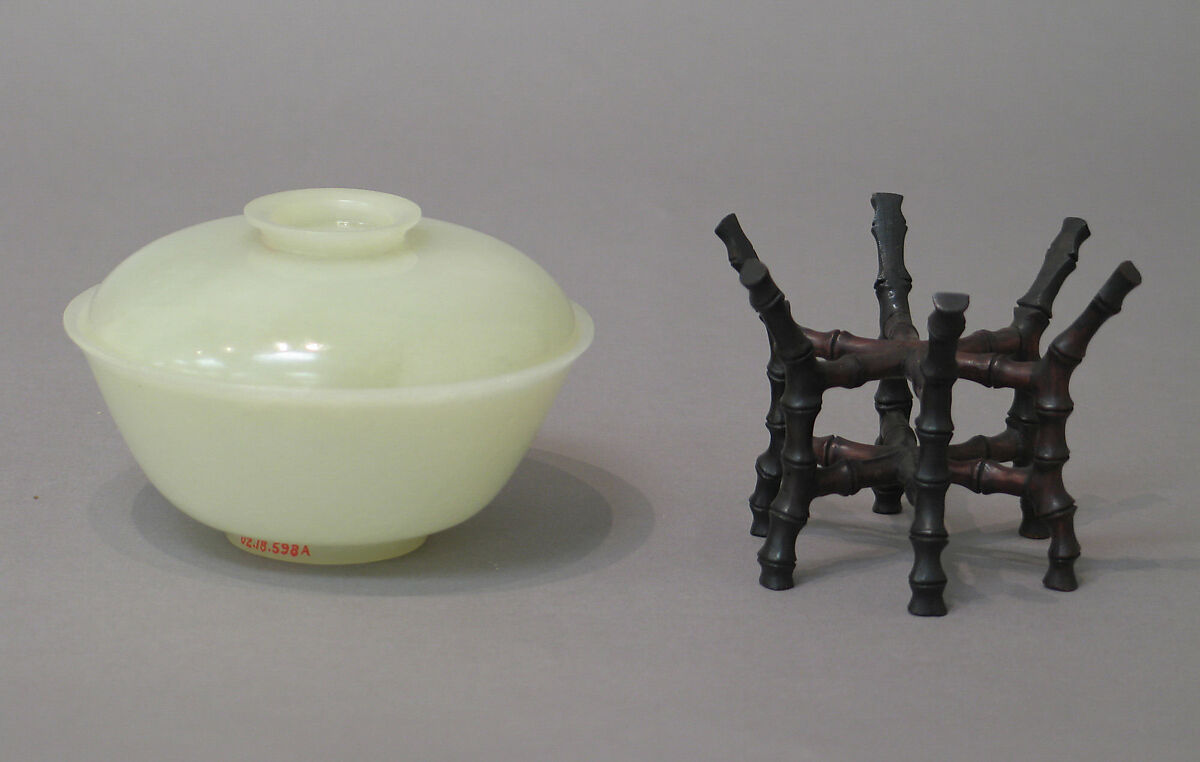 Cup with cover, Nephrite, white with very light greenish tint, China