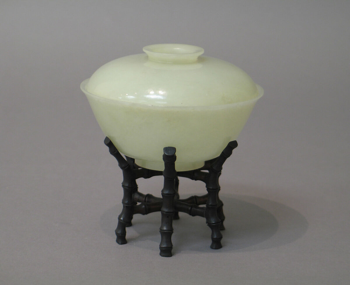 Cup with cover, Nephrite, white with very light greenish tint, China 