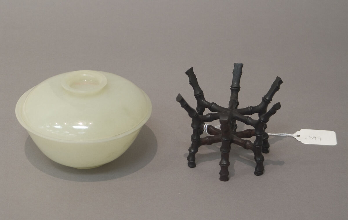 Cup with cover, Nephrite, white with very light greenish tint, China