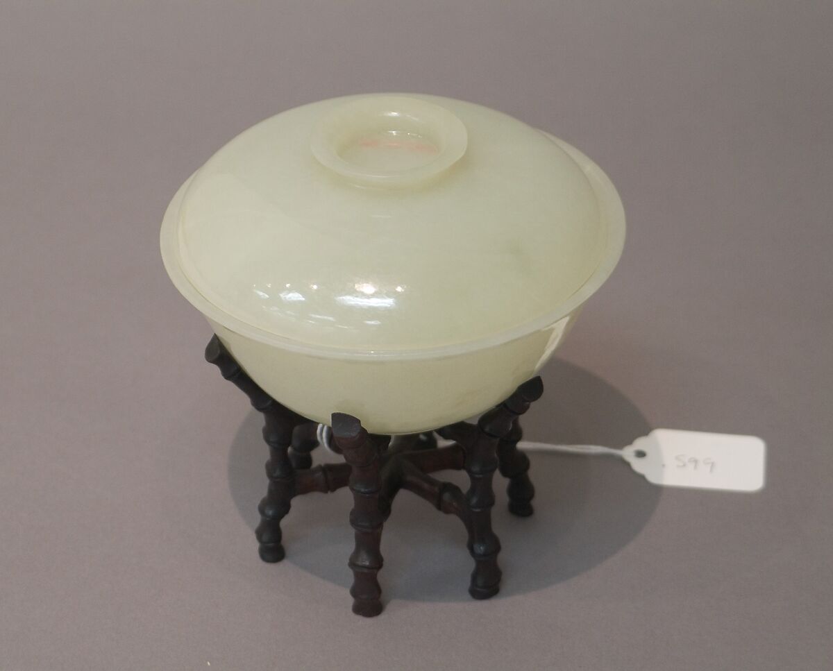 Cup with cover, Nephrite, white with very light greenish tint, China 