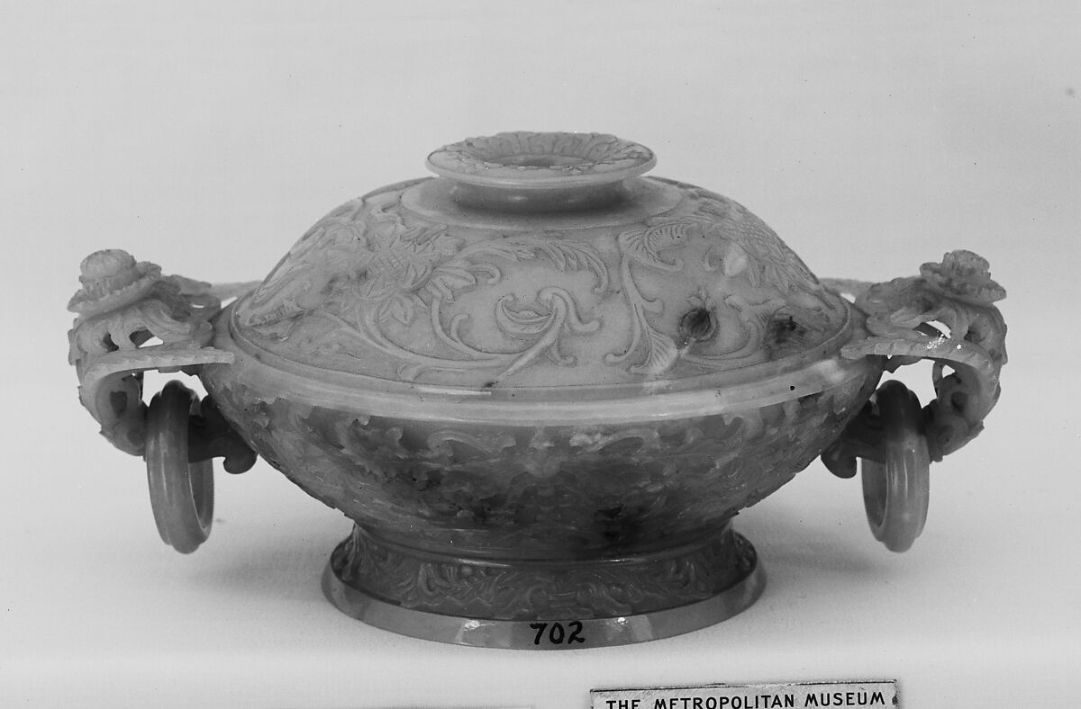 Incense burner with cover, Nephrite, white with greenish tint and cloudings and veinings of lighter color and different shades of brown, China 
