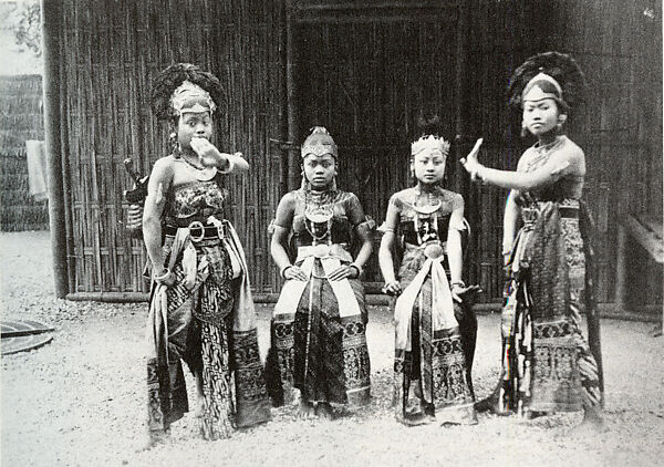 Ia Orana Maria (Hail Mary), Paul Gauguin (French, Paris 1848–1903 Atuona, Hiva Oa, Marquesas Islands), Oil on canvas