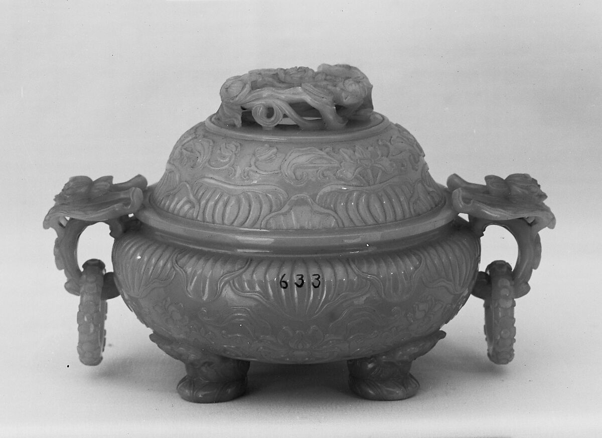 Incense burner with cover, Nephrite, very light grey with an exceedingly faint greenish tint, China 