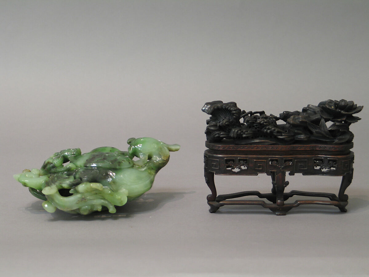 Vase in the shape of a heavenly rooster, Jade (nephrite), China